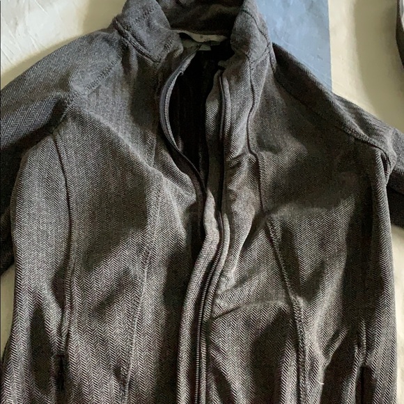 Zip up - Picture 4 of 4